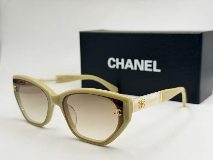 Picture of Chanel Sunglasses _SKUfw80235818fw